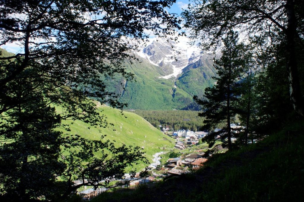 Терскол, дорога к водопаду Девичьи косы